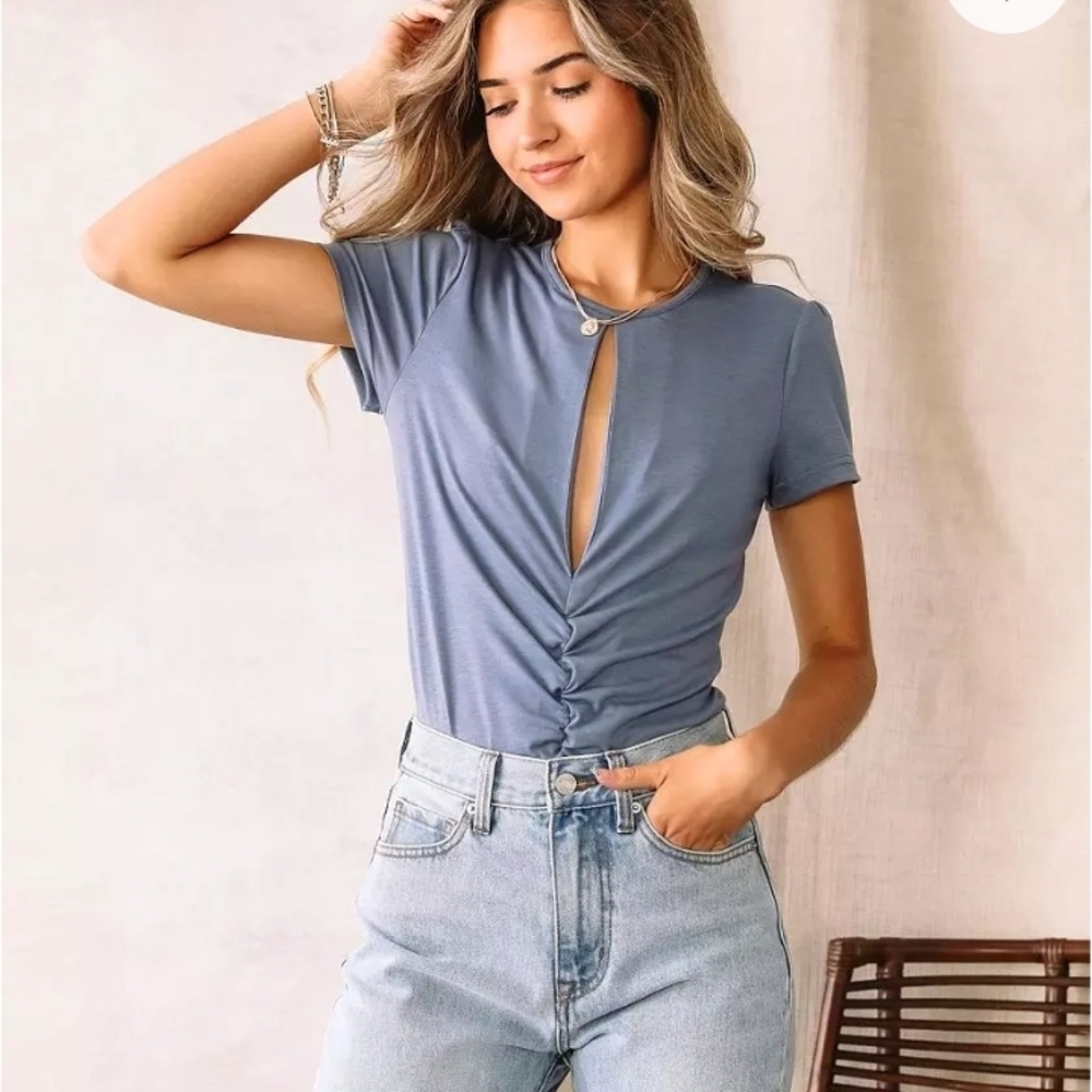 Double Keyhole Top
